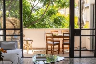 Rustic Charm 2BR Apt in Tel Aviv By Sea N' Rent Apartment in Tel Aviv-Yafo