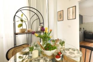 Cozy Green Oasis 2BR Apt a 3 Min Walk from Beach Apartment in Tel Aviv-Yafo