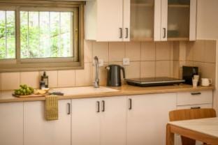 Cozy 2BR Apartment with Mamad by Sea N' Rent Apartment in Tel Aviv-Yafo