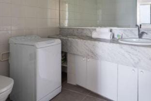 Panoramic Seaview Balcony Escape Apartment in Tel Aviv-Yafo