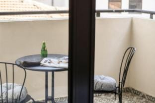 Homey 2 BR Apt w Spacious Balcony 5-min from Beach Apartment in Tel Aviv-Yafo