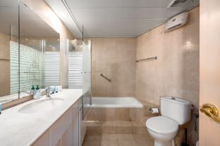Picturesque 3BR Apt w Balcony & Parking Near Beach Apartment in Tel Aviv-Yafo