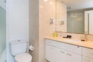 Luxury 2BR Apt w Balcony 2 min Walk from Beach Apartment in Tel Aviv-Yafo