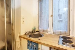 Walk to Louvre /Cozy Loft for 2 Guests/Elevator Vacation rental in Paris