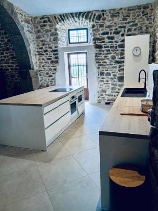 Le Bastion 15 guests, 5 suite, 5 baths, AC Vacation rental in Occitanie