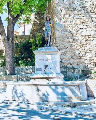 Le Bastion 15 guests, 5 suite, 5 baths, AC Vacation rental in Occitanie