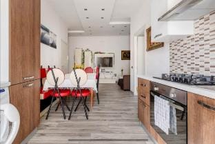 More than AIRBNB allows?Up to 18 welcome in Napoli Apartment in Campania