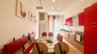 More than AIRBNB allows?Up to 18 welcome in Napoli Apartment in Campania