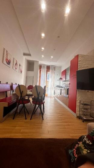 More than AIRBNB allows?Up to 18 welcome in Napoli Apartment in Campania