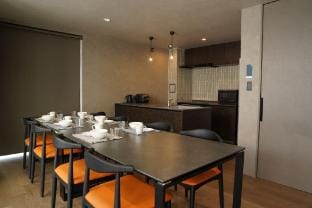 Musashi Condo Takadanobaba[120 ㎡ + 10 people]  Vacation rental in Shinjuku