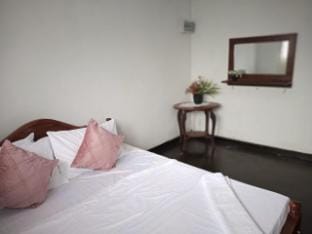 Kandyan  Grey Villa in Kandy