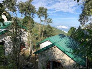 Three Oaks: Fresh air, great food, and games Villa in Uttarakhand