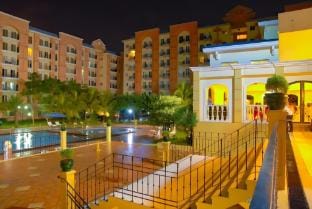 Chateau Elysee A11 near bar resto mall Airport Apartment in Paranaque