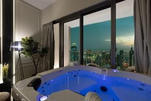 Luxury2BR•Sea View•Hot Tub•Walk to Burj/Dubai Mall Vacation rental in Dubai