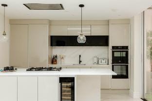 The Grand Royal Kilburn House - 4BR/3BR w Parking Vacation rental in London Borough of Camden