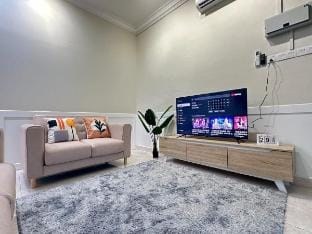 Vintage-Living 2Storey Haus12Pax @SimpangAmpat Vacation rental in Penang