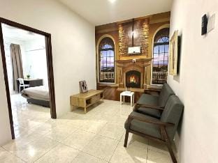 Vintage-Living 2Storey Haus12Pax @SimpangAmpat Vacation rental in Penang