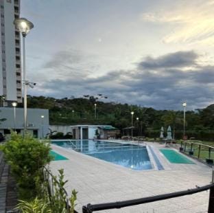 Dheights Clark Condo Studio 40sqm King Bed Apartment in Angeles