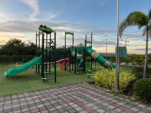 Dheights Clark Condo Studio 40sqm King Bed Apartment in Angeles