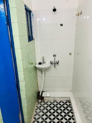 Zeta "Compact AC chilling room" Vacation rental in Lucknow