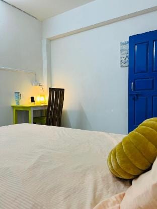 Zeta "Compact AC chilling room" Vacation rental in Lucknow