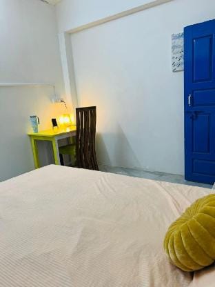 Zeta "Compact AC chilling room" Vacation rental in Lucknow
