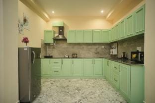 180°view2BHK/lift/Rooftop Restaurant/Parking•Ac Apartment in Himachal Pradesh