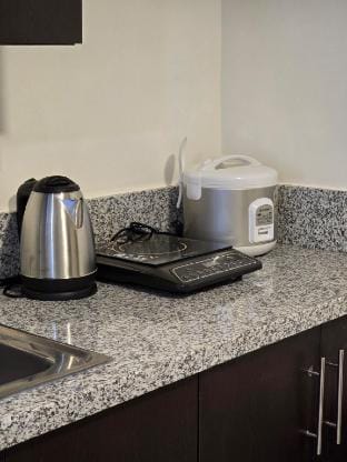 CasaDePorch- Cozy Petfriendly Staycation with Netflix and Payparking Apartment in Pasig