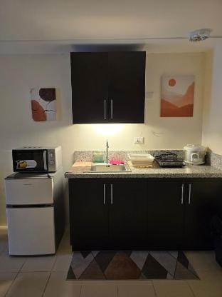 CasaDePorch- Cozy Petfriendly Staycation with Netflix and Payparking Apartment in Pasig