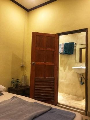Small room with Private bathroom near night market Apartment in Vientiane