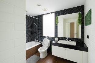 Modern 2 Bed Executive Unit - 5min to Nana BTS Vacation rental in Bangkok