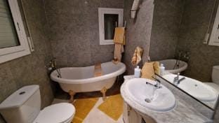 Villallop, enjoy your vacation. Vacation rental in Garraf