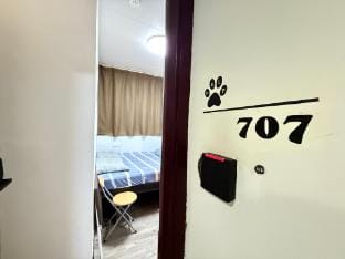 Double room with private bathroom near MTR 707 Vacation rental in Hong Kong