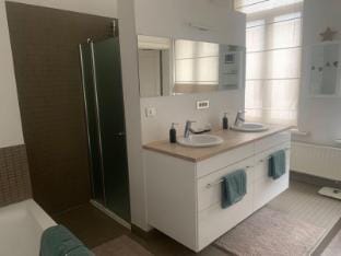 Inviting 2-bedroom suite with spacious bathroom Vacation rental in Ghent