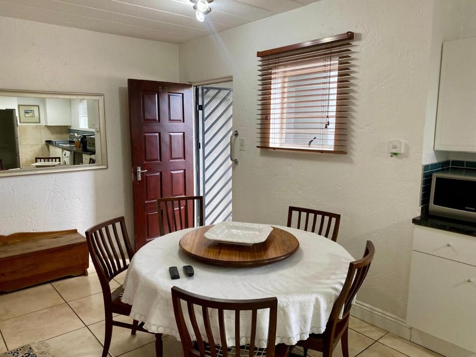 Luxury Garden Retreat–2B Sandton Vacation rental in Sandton