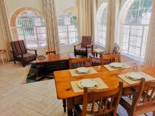 Ararat Haven: Lakeside Serenity Vacation rental in Johannesburg