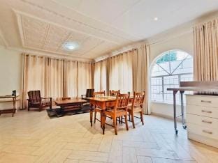 Ararat Haven: Lakeside Serenity Vacation rental in Johannesburg