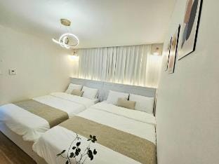 4min to Metro Line2 in Seoul's Heart* 2King beds Vacation rental in Seoul