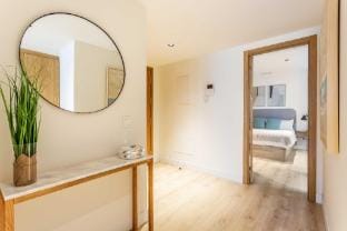Modern Stay in Plaza Castilla Apartment in Madrid