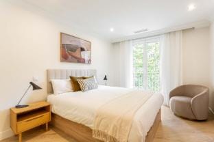 Spacious Urban Elegance in Plaza Castilla Apartment in Madrid