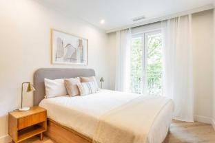 Spacious Urban Elegance in Plaza Castilla Apartment in Madrid