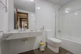 Cozy 6-Bed Female Dorm | Private Bathroom Apartment in Dubai