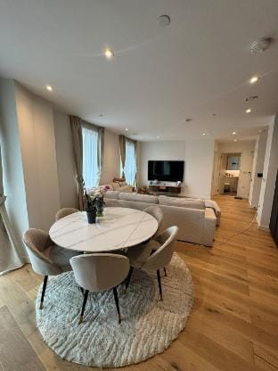 Gorgeous 1 Bedroom Flat Tottenham Hale Vacation rental in London