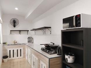 Bathtub Relax 2 Storey House / 3 BDR Vacation rental in Thep Krasatti