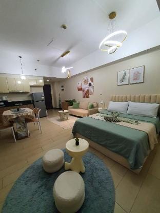 Cozy Unit near Venice Grand Canal Mall w/ Netflix Vacation rental in Makati