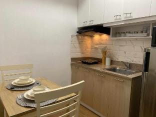 Condo with balcony, gym, pool-Makati Chino Roces Vacation rental in Pasay