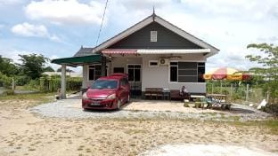 Homestay Mak Kemas Vacation rental in Terengganu, Malaysia