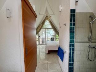 Siam Royal View Beachfront Villa by PSR Villa in Ko Chang