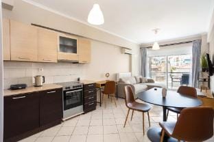 Kalamata City Nest  Ypapanti Cozy   Bright Getaway Apartment in Messenia