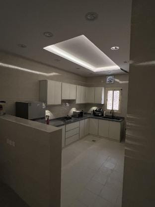 شقه فخمه بغرفتين وصاله ومطبخ بقرب الحرم  Apartment in Medina
